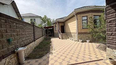 Продажа коттеджей и домов: Продается благоустроенный дом в ж/м Арча/Бешик. Дом расположен по — 14