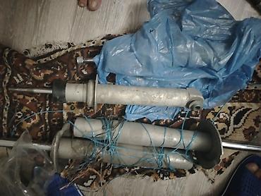 Ehtiyat hissələri: Avtomobil üçün amortizatorlar və kondisioner şlanqı. Şəkillərdə 3 — 4