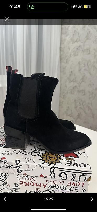 Кроссовки и спортивная обувь: Обувь женская, покупала в Италии/Дубаи, размер 37-38, цены от 100 до — 11