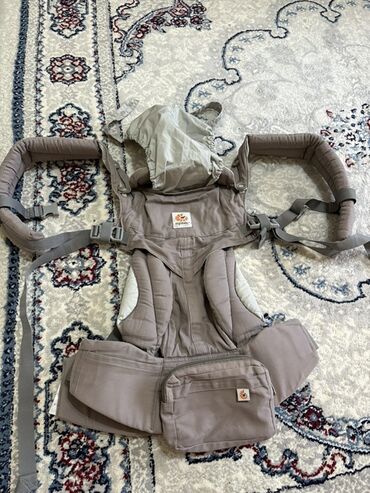 рюкзак кенгуру babybjorn: Эргономичный рюкзак-переноска Ergobaby в сером цвете, предназначенный