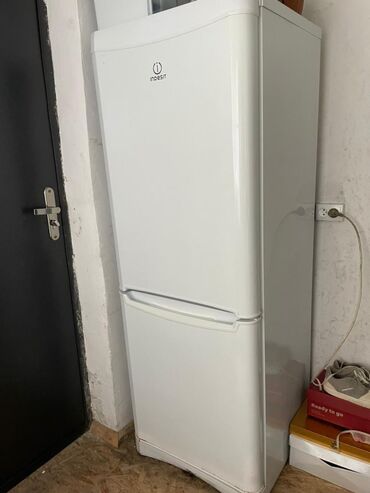 Холодильник Indesit, Б/у, Двухкамерный, 70 * 170 *
