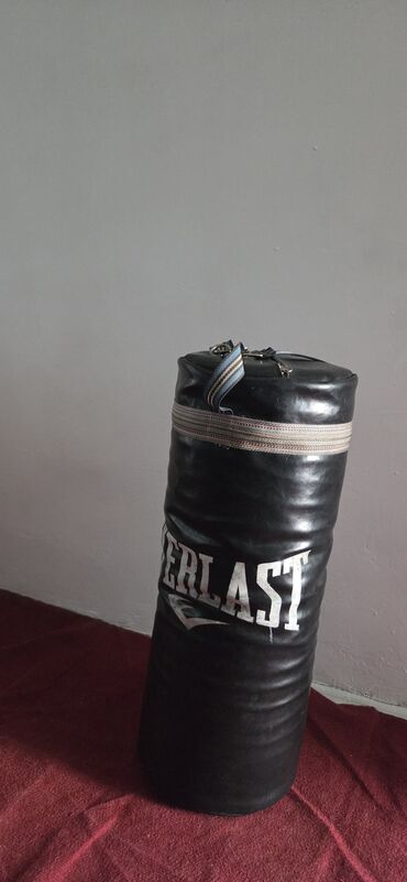 Velosiped ehtiyyat hissələri: Everlast boks torbası - Marka: Everlast - Rəng: qara - Silindrik