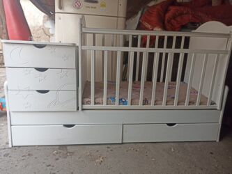 детскую кроватку икеа с матрасом: Детская кровать трансформер, Б/у, Кровать-шкаф, цвет - Белый