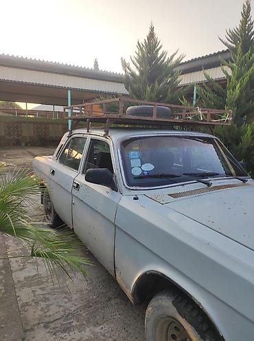 QAZ: Model: QAZ-24 Volqa (sedan) Rəng: Açıq mavi/ağ ton Yanacaq: Benzin — 8