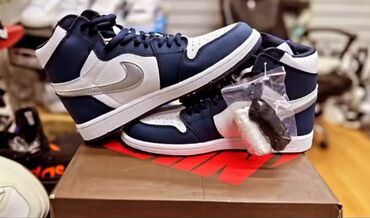 Nike Air Jordan 1 
В комплекте шнурки 

Стоимость: 3400 сом