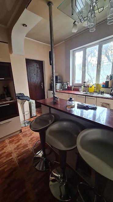 Продажа коттеджей и домов: ❗ПРОДАЮ на ПЕРВОЙ ЛИНИИ по ул. МЕДЕРОВА под БИЗНЕС, 4-х комнатный дом! at lalafo.kg — 14 Продажа коттеджей и домов: ❗ПРОДАЮ на ПЕРВОЙ ЛИНИИ по ул. МЕДЕРОВА под БИЗНЕС, 4-х комнатный дом! — 14