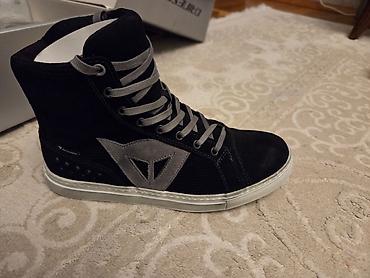 Туфли: Dainese motosiklet ayaqqabisi satilir. Yenidir, yay ucundur. Olcusu — 2