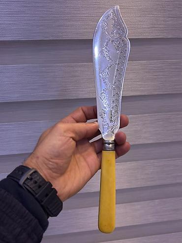 bag bicagi: Gümüş bıçaq – dekorativ oyma naxışlı, krem rəngli saplı 157 qram — 2