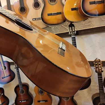 Gitaralar: Klassik gitara Cordoba C5 Üst: Bərk sidr ağacı Qol: Gül ağacı — 3