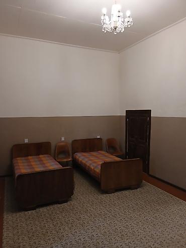 kirayə otaqlar: Ev yalnız 4 nəfər xanım tələbələrə kirayə verilir.Ev Gəncə şəhərinin — 5