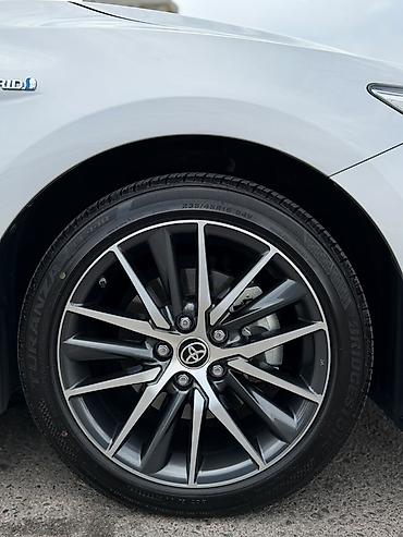 byd e1: Toyota Camry: 2023 г., 2.5 л, Автомат, Гибрид, Седан — 5