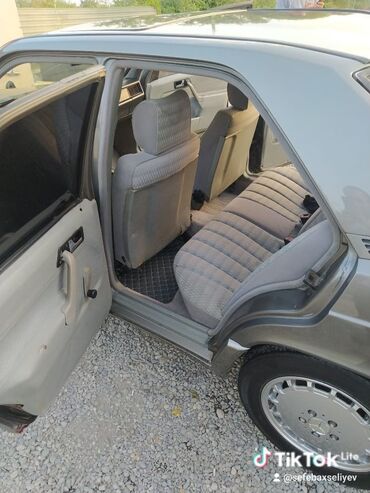 Mercedes-Benz: Mercedes-Benz 190 (W201): 1.8 l | 1992 il Sedan — 5