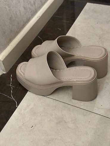 Сабо: Qadın üçün platformalı açıq burunlu tərtibatlı terk-sandalet - Rəng — 2