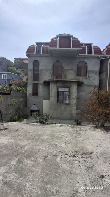 Həyət evləri və villaların satışı: Bakıxanov qəs. 6 otaqlı, 200 kv. m, Orta təmir
