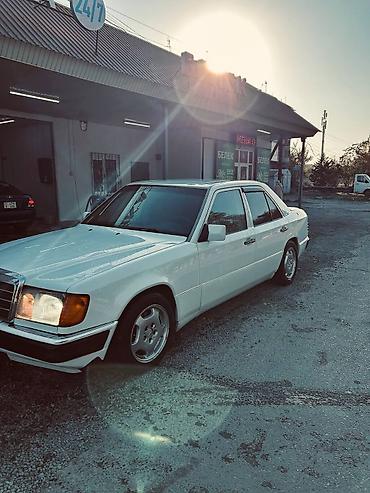 салон мерс 124: Mercedes-Benz W124: 1990 г., Седан — 3