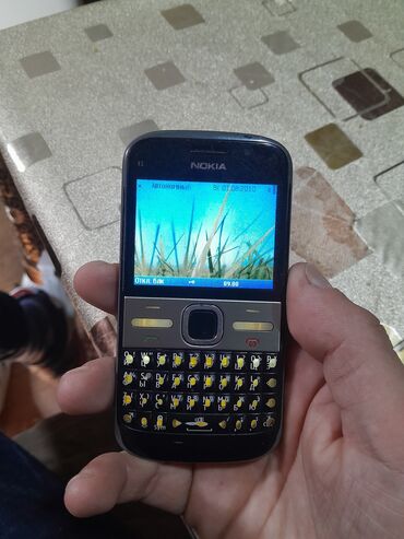 8600 nokia: Nokia E5, Düyməli