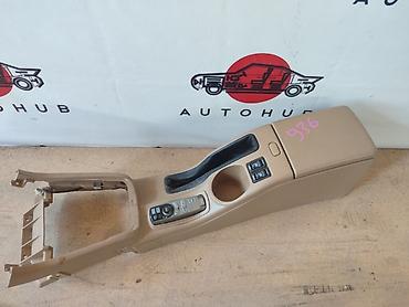 Подлокотник/центральная консоль Subaru Forester SG5, двигатель EJ20