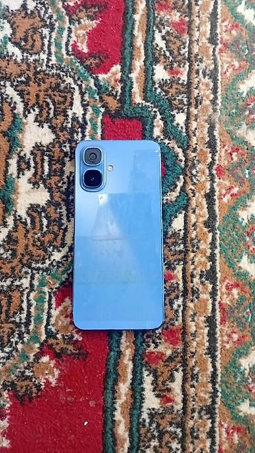 realme 8i: Смартфон Xiaomi в голубом цвете. Особенности по фото: - большой экран — 2