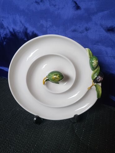 Ostalo posuđe: Tanjir nov za maline Italija 70te. Tanjir za masline sa delom za na lalafo.rs — 1 Ostalo posuđe: Tanjir nov za maline Italija 70te. Tanjir za masline sa delom za — 1