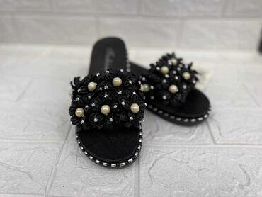 Papuče: 36-40
1600 din
Roba sa kosova — 2