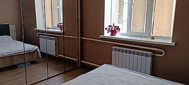 Продажа коттеджей и домов: Продаётся жилой дом с участком 4 соток. Находится в Ак Ордо 3, близко — 12