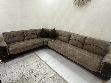 divan ofis: Künc divan – yumşaq toxumalı, qəhvəyi/boz tonlarda zamansız dizayn — 1