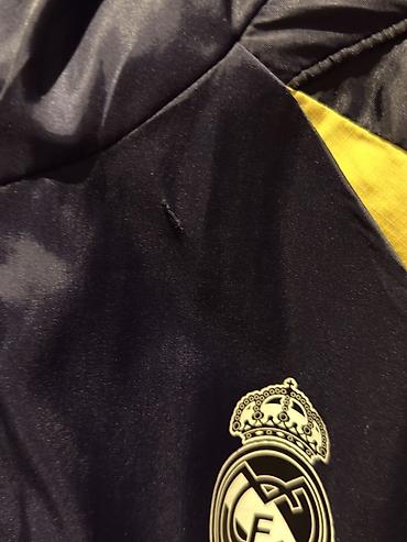 Kişi geyimləri: Real Madrid küləkkeçirməz yüngül jaket - Rəng: tünd göy, çiyinlərdə — 3