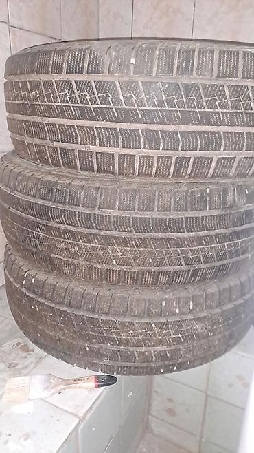 Комплект зимних шин 205/65 R16. На фото представлены автомобильные