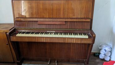 пианино электронная: Продаю пианино. Цена 4000 сом + торг Находится в Токмоке