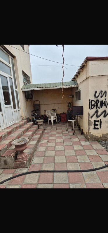 Həyət evləri və villaların satışı: Umumi 3.5 sotdur Ama çıxarışda 2,8 sotdur Ana yoldan 600 m içeride — 5