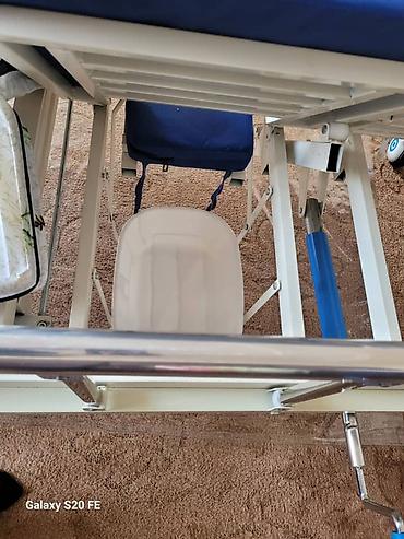 Медицинская мебель: Функциональная медицинская кровать для ухода дома. Особенности: - — 3