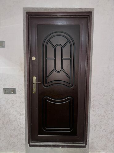 Dam örtükləri: Col qapi Çərçivə 217nin 114ə Qapı 202nin 91ə Qiymet 160 azn Unvan