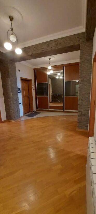 Mənzil kirayələyirəm: 3 otaqlı, 150 kv. m — 4