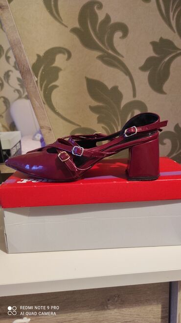 Tuflilər: Qadın ayaqqabıları – 2 model 1) Bej rəngli, parlaq laklı klassik — 3