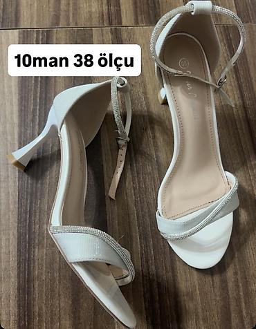Ağ rəngli qadın topuqlu ayaqqabı - Ölçü: 38 - Qiymət: 10 manat