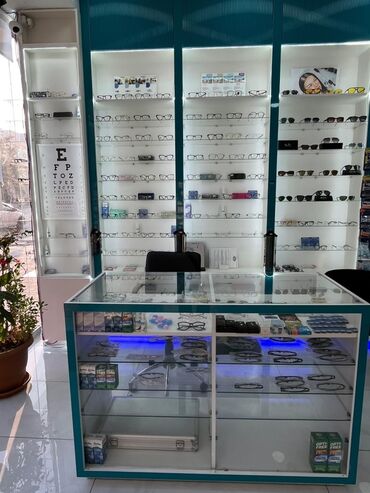 Aksesuarlar üçün vitrinlər: Eynək üçün, Yeni — 13