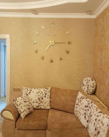 Ev saatları: Divar saatları, Mexaniki, Saniyə əqrəbi — 12