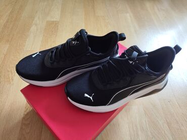 Свадебные платья и аксессуары: PUMA kişi idman krossovkaları - Rəng: qara, ağ detallarla - Üst
