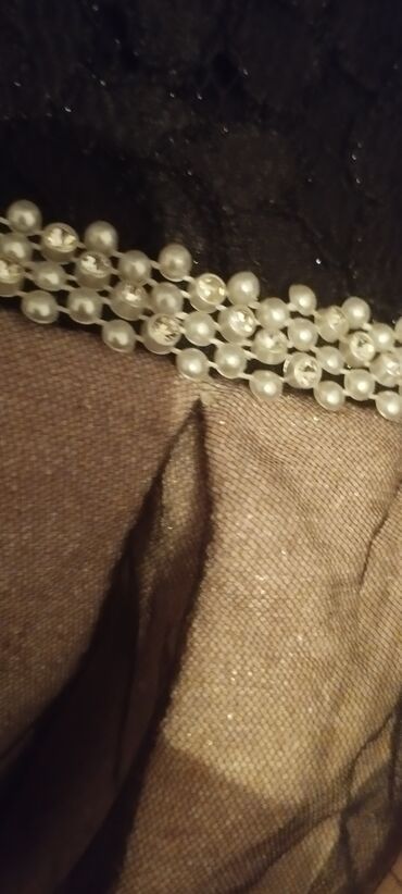 toxunma yun donlar: Zərif uşaq donu - Üst hissə: qara krujeva (naxışlı faktura), qısa qol