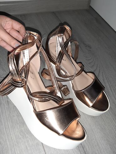 62 oglasa | lalafo.rs: Nove ženske sandale,samo probane,40 broj