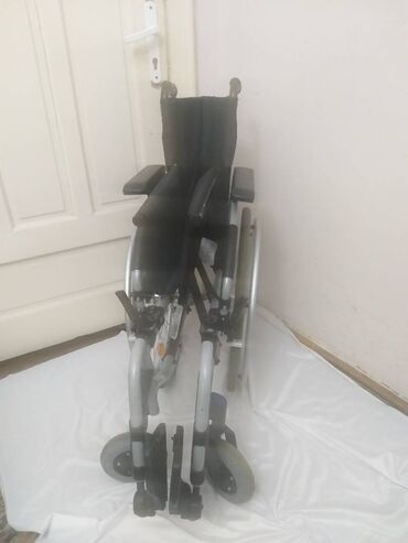 Invalidska kolica: Francuska aluminijumska invalidska kolica cuvene marke INVACARE, u — 9