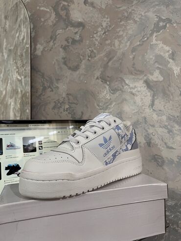 вечернее платье с: Эркектердин кроссовкасы, 37, Adidas Originals, Жаңы, түсү - Боз, Өзү алып кетүү, Акылуу жеткирүү