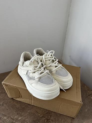 adidas campus: Кросовки Изи 350 новые за 800 сом отдам Коричневые тапули новые 500 — 4
