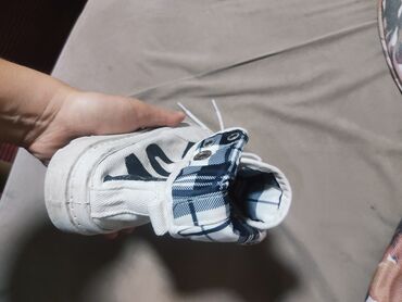 Krasofkalar və idman ayaqqabıları: Məhsul: Ağ rəngli yüksəkboğaz kanvas ayaqqabı - Üst material: Kanvas — 6