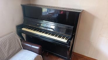 Пианино: Upright pianino – klassik qara korpus, üst paneldə dekorativ naxışlı — 1