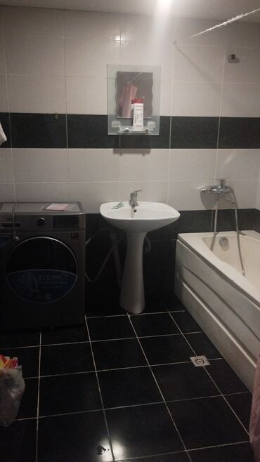 Uzunmüddətli kirayə mənzillər: Kirayə verilir: işıqlı, müstəqil planlı mənzil. Xüsusiyyətlər: - — 9