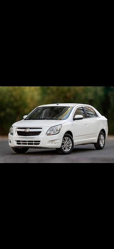 araba satisi: Chevrolet Cobalt sedan – ağ rəng, kompakt və qənaətcil şəhər — 1