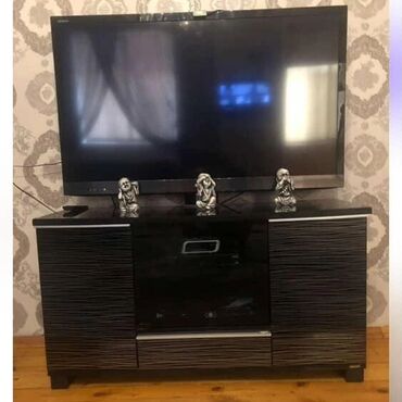 Ev üçün digər mebel: Tv altığı. teze vezyetedi. Uzunu 110, eni 40. Qiymət: 50 manat Ünvan