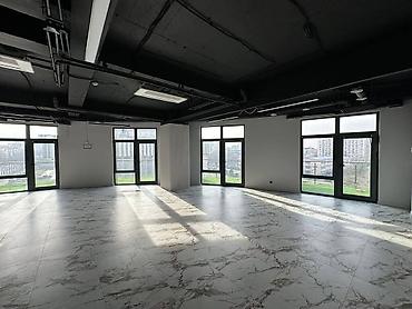 Аренда офисов: Аренда офисов, 400 м², В бизнес центре, С видом на горы, 1 линия, С отдельной кухней — 10
