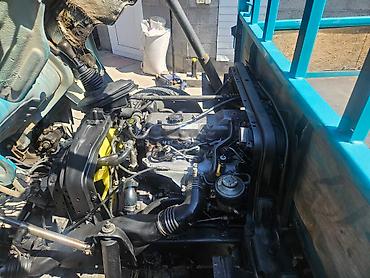 a8 d2: Грузовой автомобиль Toyota Dyna бирюзового цвета, предназначенный для — 3